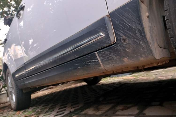 Used JAC Group Refine S5 2015 1.5T Automatic Elite Model Right Side Sill
