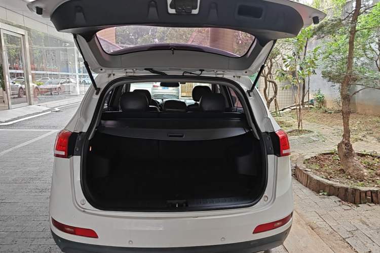 Used JAC Group Refine S5 2015 1.5T Automatic Elite Model Trunk