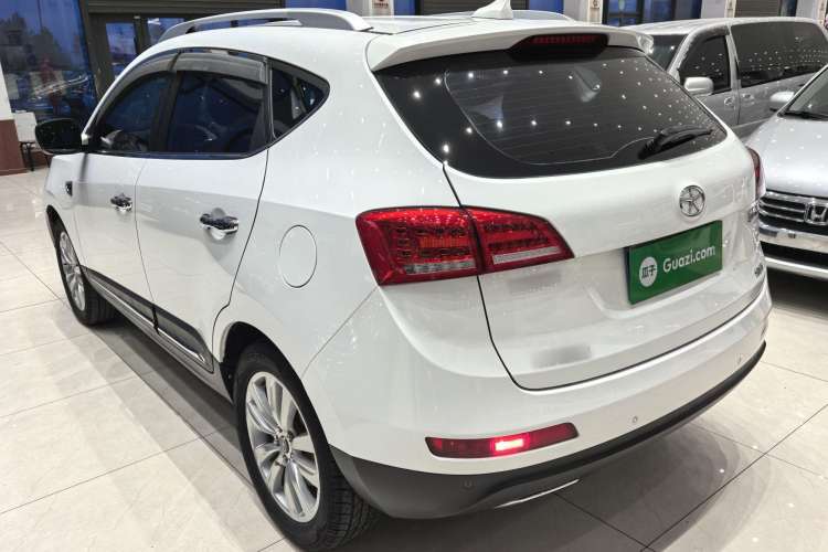 Used JAC Group Refine S5 2017 1.5T Automatic E-commerce Edition Exterior 4
