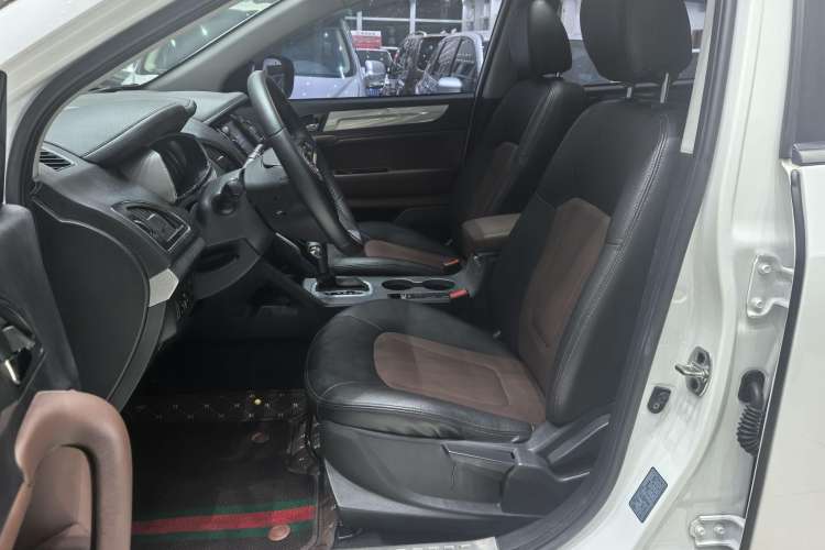 Used JAC Group Refine S5 2017 1.5T Automatic E-commerce Edition Interior 1