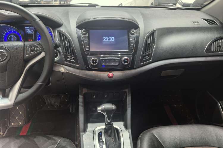 Used JAC Group Refine S5 2017 1.5T Automatic E-commerce Edition Interior 5