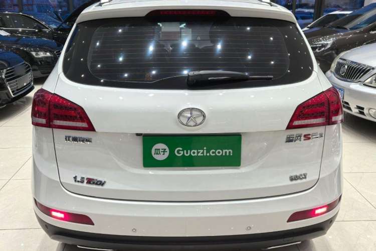 Used JAC Group Refine S5 2017 1.5T Automatic E-commerce Edition Trunk