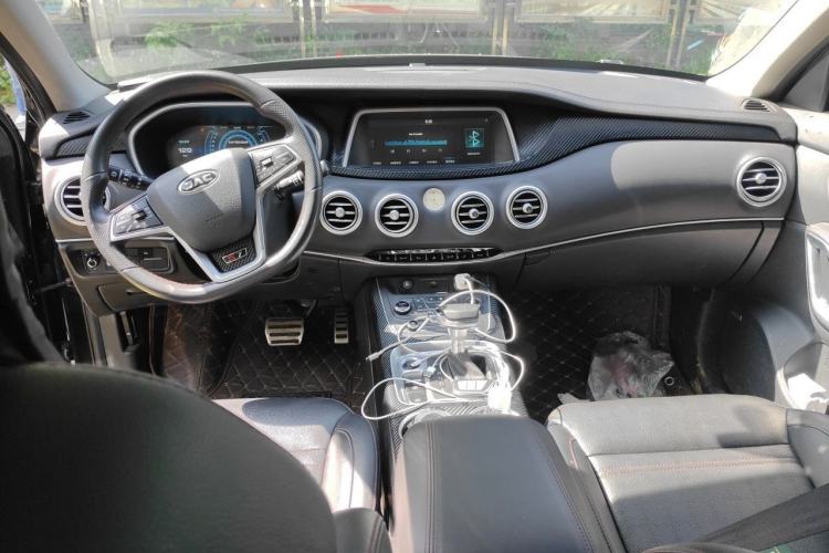 Used JAC Group Refine S7 2017 1.5T Automatic Luxury Smart Model Center Console
