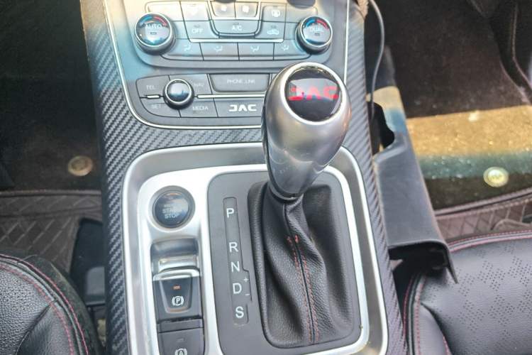 Used JAC Group Refine S7 2017 1.5T Automatic Luxury Model Gear Lever