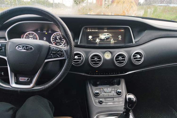 Used JAC Group Refine S7 2017 1.5T Manual Luxury Model Interior 3