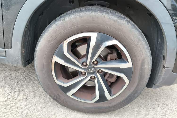 Used JAC Group Refine S7 2017 2.0T Automatic Luxury Model Right Front Wheel Hub