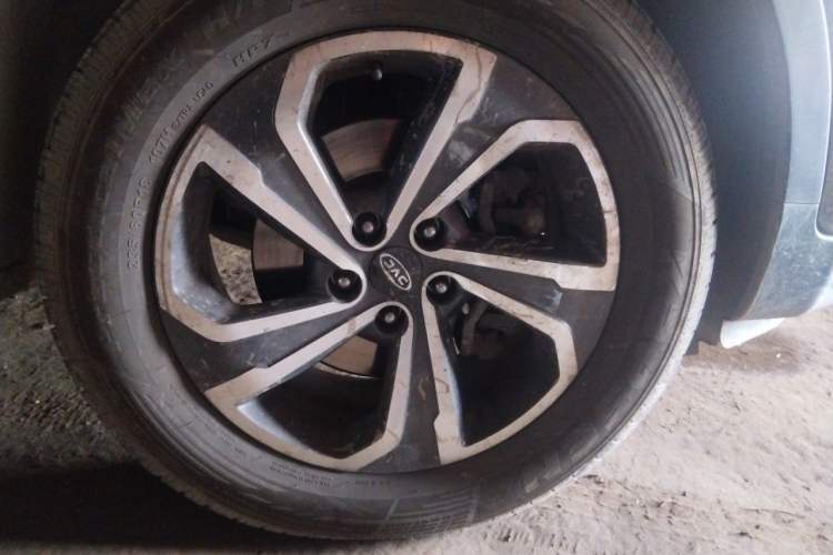 Used JAC Group Refine S7 2017 2.0T Automatic Luxury Smart Version Right Front Wheel Hub