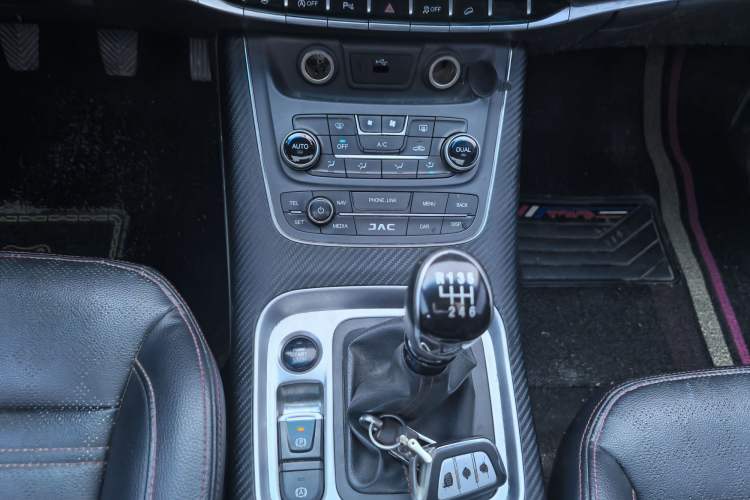 Used JAC Group Refine S7 2017 1.5T Manual Luxury Model Interior 4