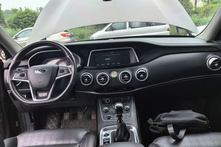 Used JAC Group Refine S7 2017 1.5T Manual Luxury Model Center Console