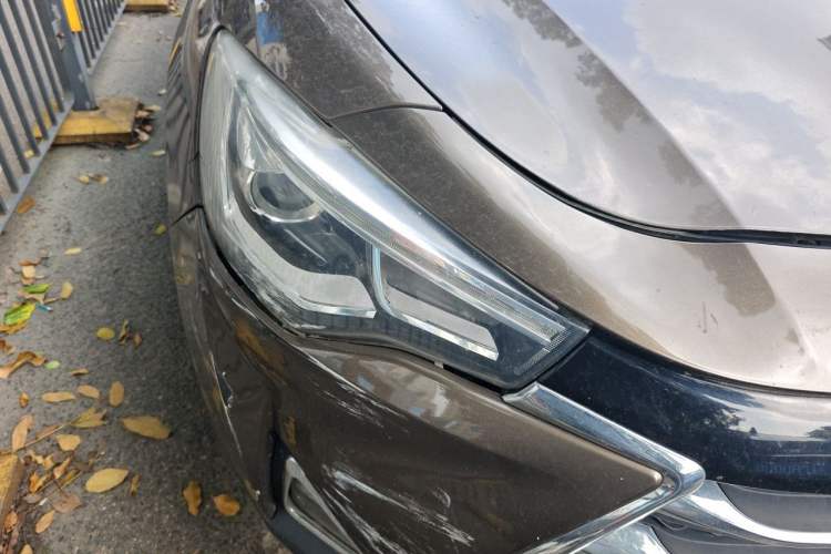 Used JAC Group Refine S7 2017 2.0T Automatic Luxury Model Right Front Headlight