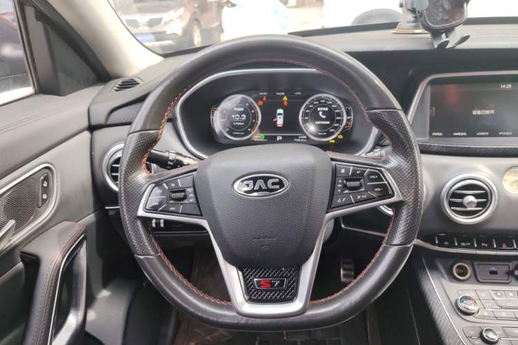 Used JAC Group Refine S7 2017 1.5T Automatic Luxury Smart Model Steering Wheel