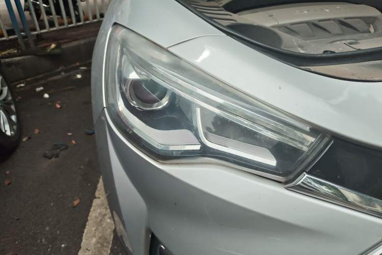 Used JAC Group Refine S7 2017 1.5T Manual Comfort Model Right Front Headlight