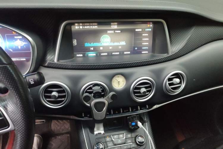 Used JAC Group Refine S7 2017 2.0T Automatic Luxury Model Audio And AC Panel