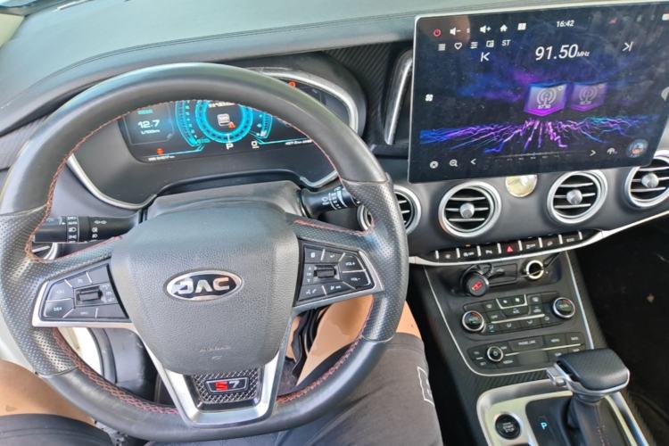 Used JAC Group Refine S7 2017 2.0T Automatic Luxury Model Center Console