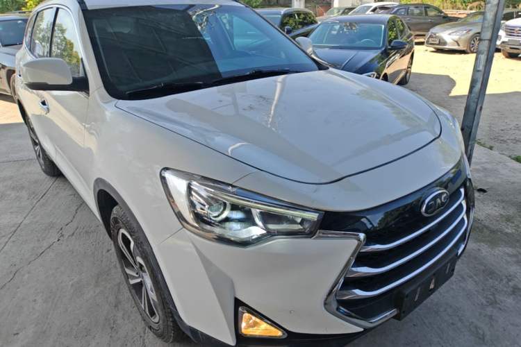 Used JAC Group Refine S7 2017 2.0T Automatic Luxury Model Front Right 45 Deg