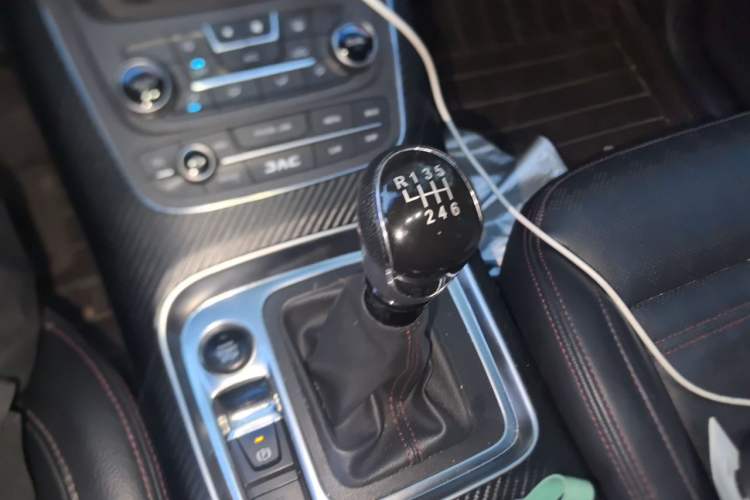 Used JAC Group Refine S7 2017 1.5T Manual Luxury Model Gear Lever