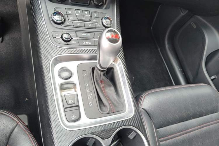 Used JAC Group Refine S7 2017 1.5T Automatic Luxury Model Gear Lever