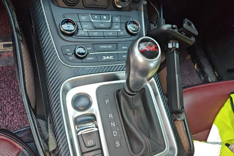 Used JAC Group Refine S7 2017 1.5T Automatic Luxury Model Gear Lever