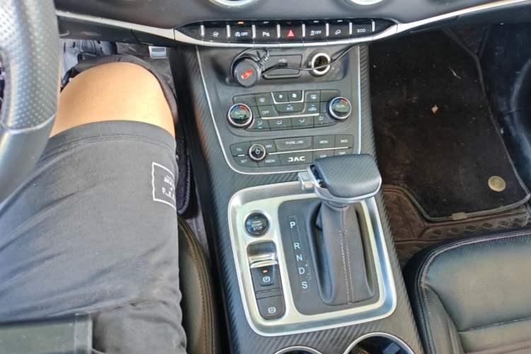 Used JAC Group Refine S7 2017 2.0T Automatic Luxury Model Gear Lever