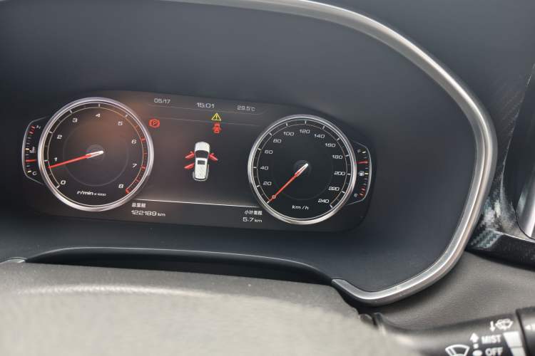 Used JAC Group Refine S7 2017 1.5T Manual Luxury Model Odometer Close Up