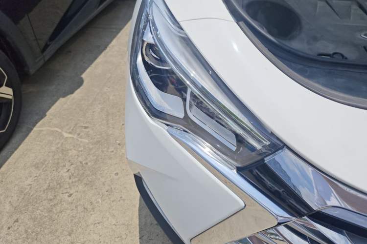 Used JAC Group Refine S7 2017 2.0T Automatic Flagship Edition Right Front Headlight