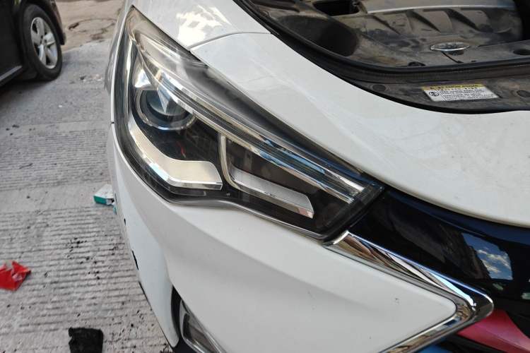Used JAC Group Refine S7 2017 1.5T Automatic Luxury Model Right Front Headlight