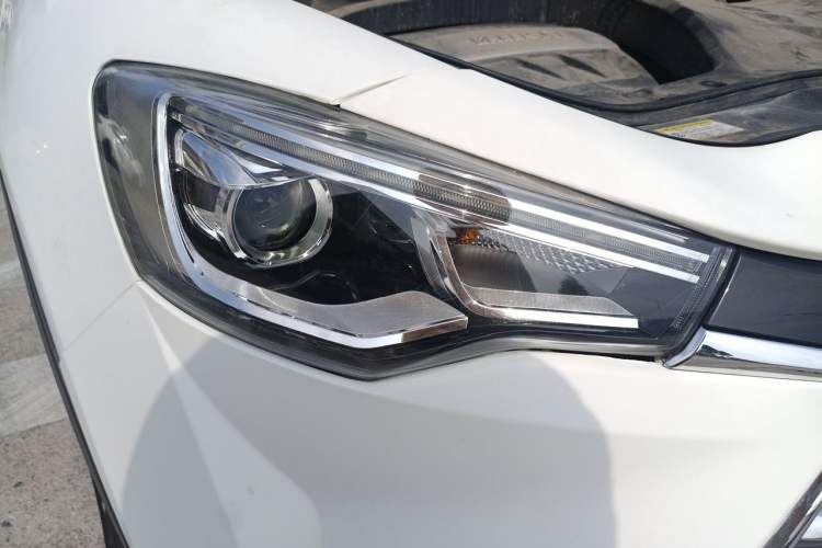 Used JAC Group Refine S7 2017 1.5T Automatic Luxury Model Right Front Headlight