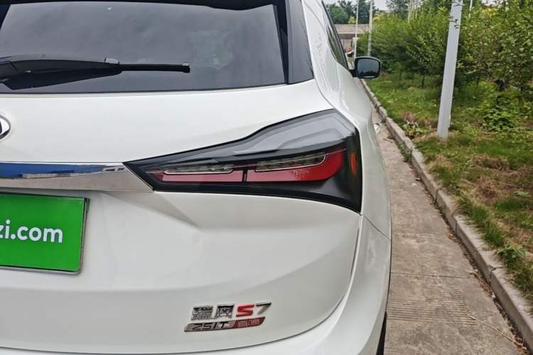 Used JAC Group Refine S7 2017 1.5T Manual Luxury Smart Model Right Rear Taillight