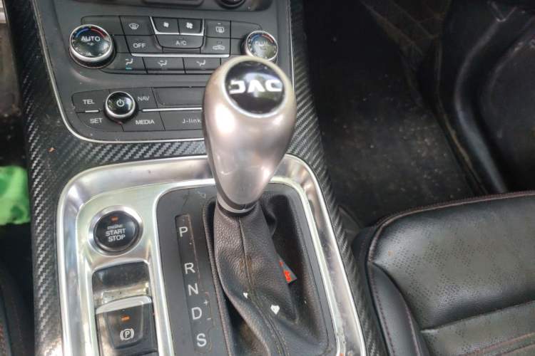 Used JAC Group Refine S7 2018 Super Edition 251T Automatic Supreme 5-Seater Gear Lever