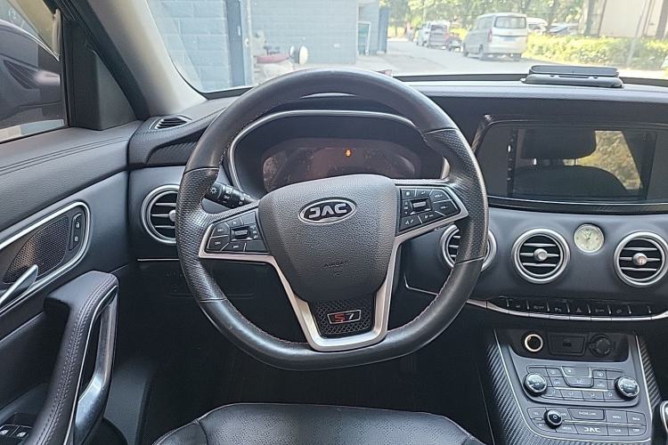 Used JAC Group Refine S7 2018 Sport Edition 1.5T Manual Luxury 7-Seater Steering Wheel