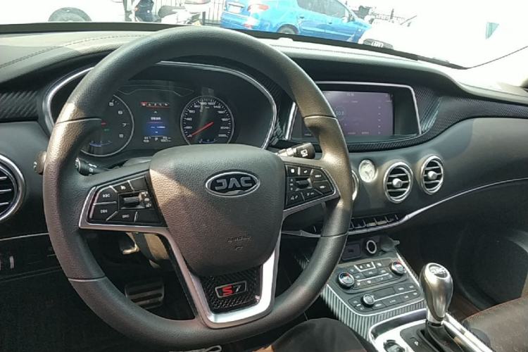 Used JAC Group Refine S7 2018 Super Edition 251T Automatic Supreme 5-Seater Center Console