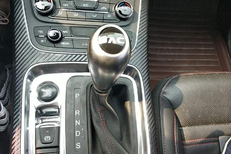 Used JAC Group Refine S7 2018 Super Edition 251T Automatic Supreme 5-Seater Gear Lever