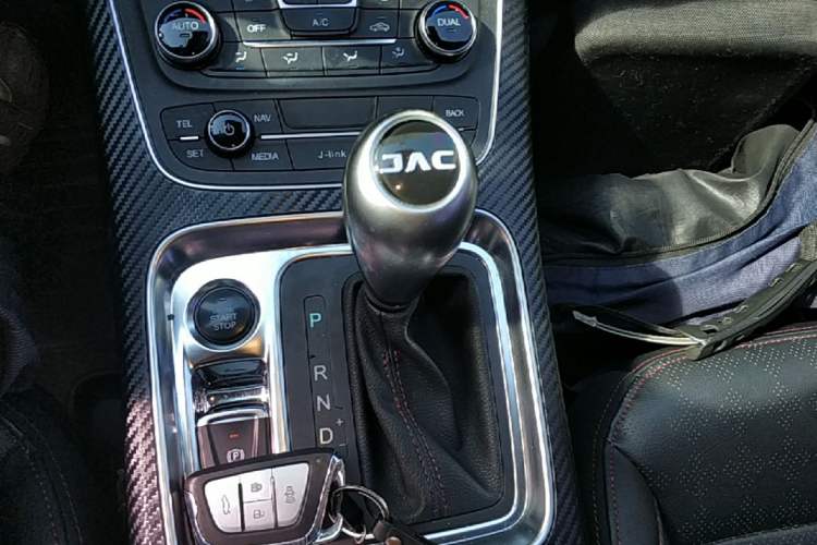Used JAC Group Refine S7 2018 Super Edition 251T Automatic Supreme 5-Seater Gear Lever