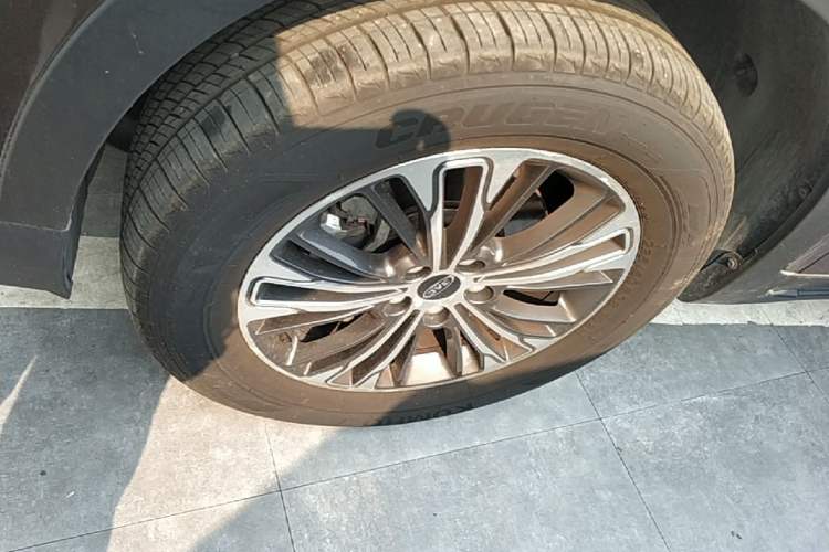 Used JAC Group Refine S7 2018 Super Edition 251T Automatic Supreme 5-Seater Left Front Wheel Hub