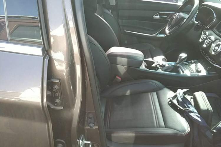 Used JAC Group Refine S7 2018 Super Edition 251T Automatic Supreme 5-Seater Right Front Seat
