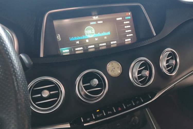 Used JAC Group Refine S7 2018 Sport Edition 1.5T Manual Luxury 7-Seater Audio And AC Panel