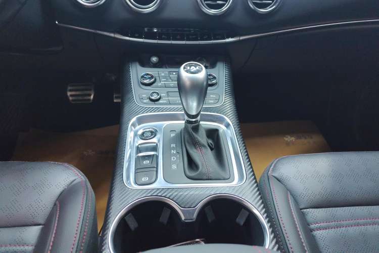 Used JAC Group Refine S7 2018 Super Edition 251T Automatic Supreme 5-Seater Gear Lever