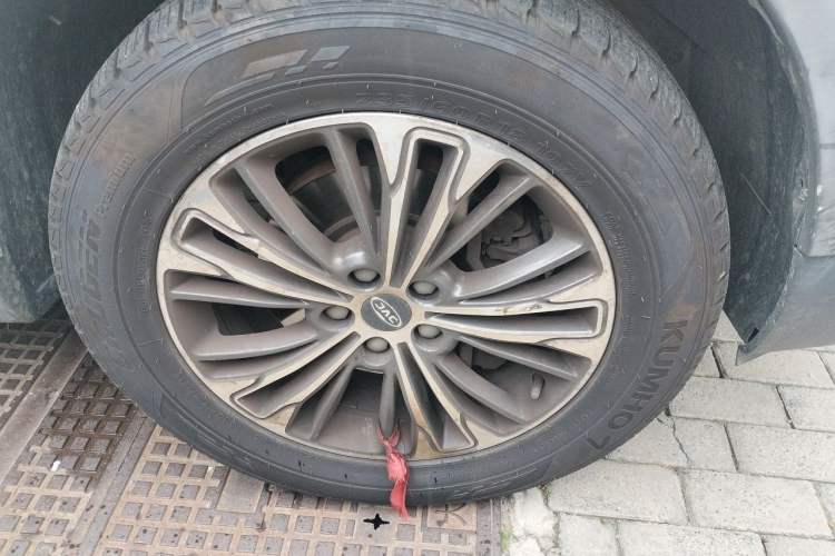 Used JAC Group Refine S7 2018 Super Edition 251T Automatic Supreme 5-Seater Right Front Wheel Hub