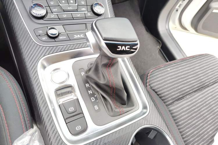 Used JAC Group Refine S7 2019 1.5T Automatic Safety Model 5 Seats Gear Lever