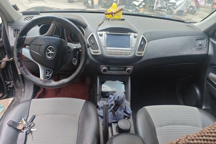 Used JAC Group Rein 2011 2.0L Two-Wheel Drive Luxury Edition Center Console