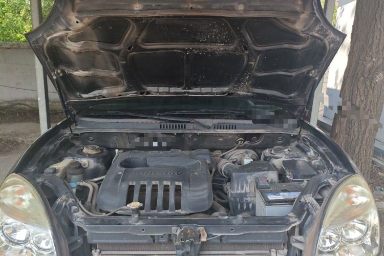 Used JAC Group Rein 2011 2.0L Two-Wheel Drive Entry-Level Trim Engine Bay