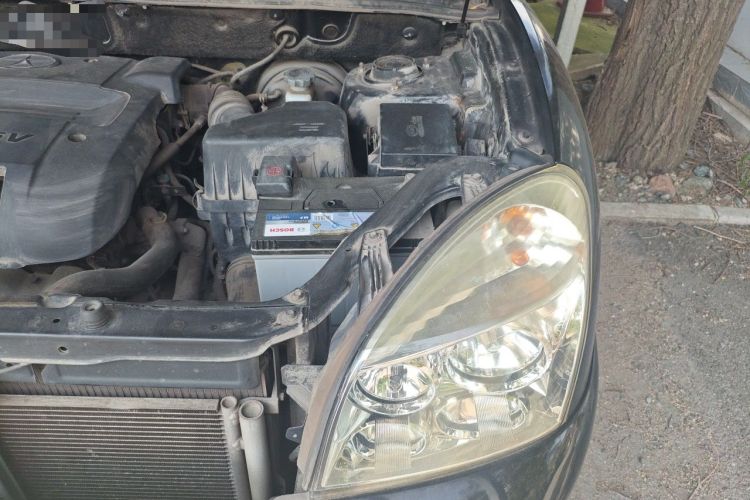 Used JAC Group Rein 2011 2.0L Two-Wheel Drive Entry-Level Trim Engine Bay Left