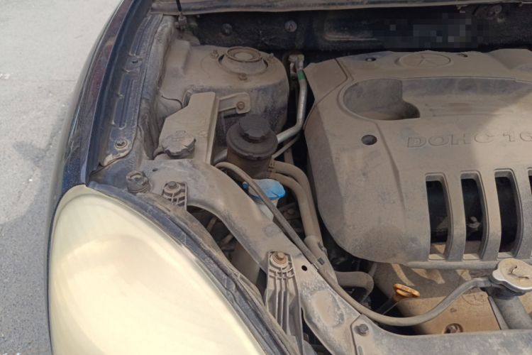 Used JAC Group Rein 2011 2.4L Two-Wheel-Drive Luxury Edition Engine Bay Right