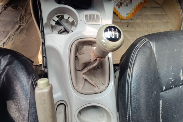 Used JAC Group Rein 2011 2.4L Two-Wheel-Drive Luxury Edition Gear Lever