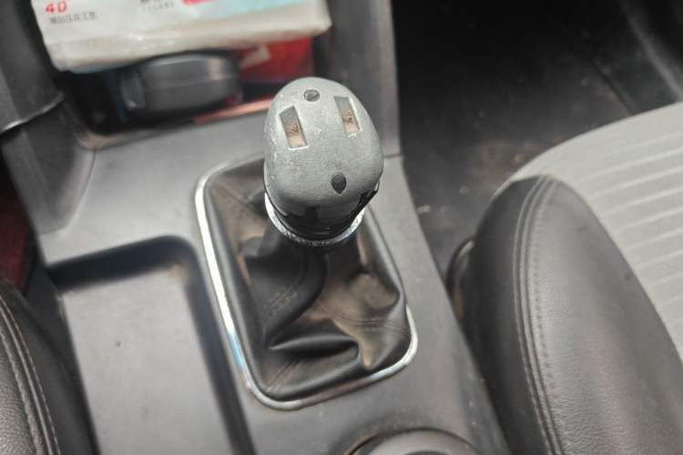 Used JAC Group Rein 2011 2.0L Two-Wheel Drive Luxury Edition Gear Lever