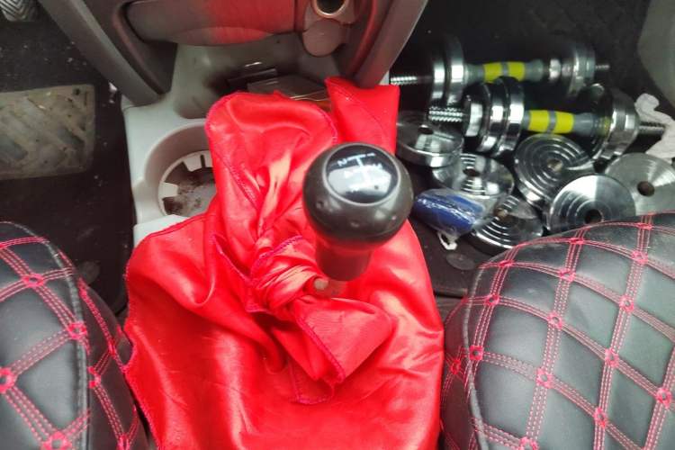 Used JAC Group Rein 2011 2.0L Two-Wheel Drive Luxury Edition Gear Lever