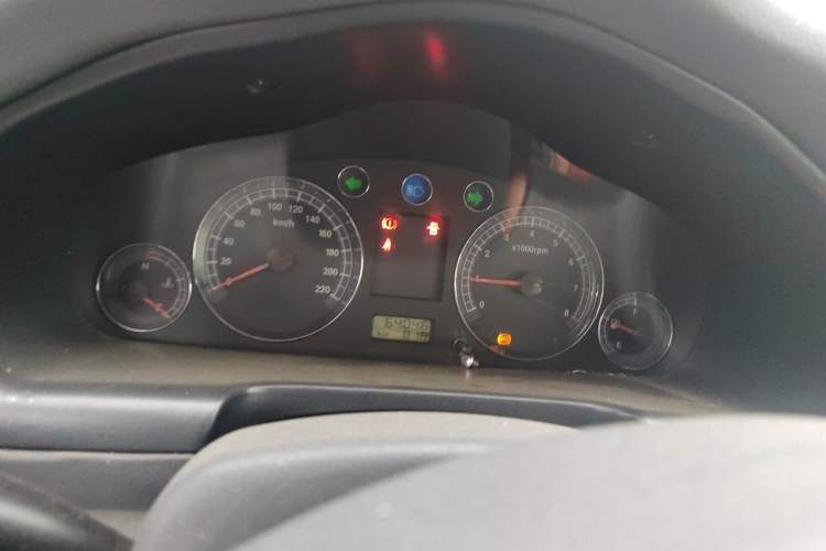 Used JAC Group Rein 2011 2.0L Two-Wheel Drive Luxury Edition Instrument Cluster