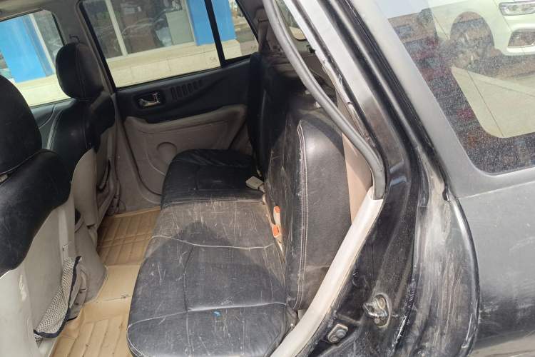 Used JAC Group Rein 2011 2.4L Two-Wheel-Drive Luxury Edition Left Rear Seat