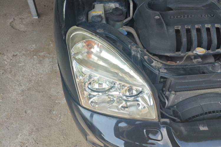 Used JAC Group Rein 2011 2.0L Two-Wheel Drive Entry-Level Trim Right Front Headlight
