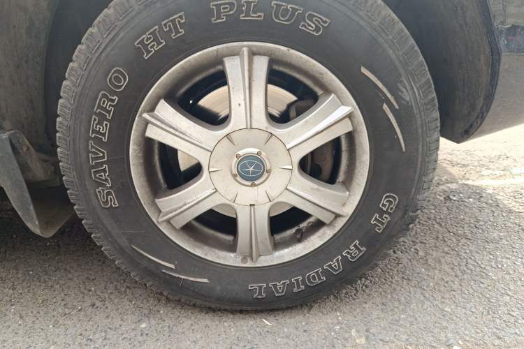 Used JAC Group Rein 2011 2.4L Two-Wheel-Drive Luxury Edition Right Front Wheel Hub